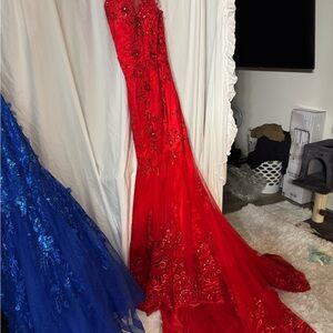 Elegant Red Lace Evening Dress